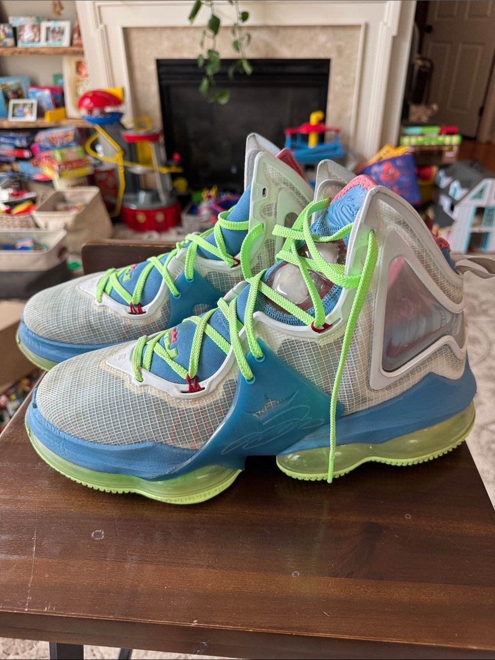 Men's Nike Lebron 19 Dutch Blue Lime Glow in Blue and Neon Green